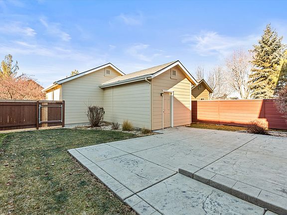 4th image of 3979 N Heritage View Ave
