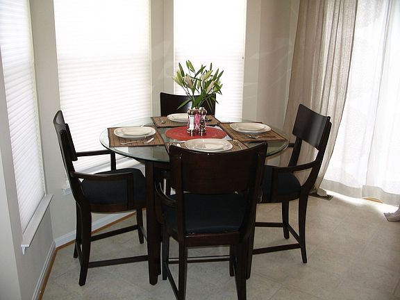 Eat-in kitchen with bay window