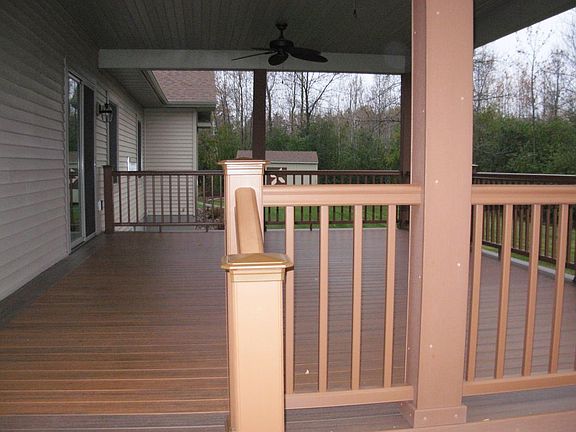 Back Deck has lake view
