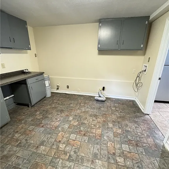 319 Windsor Rd — Photo 13