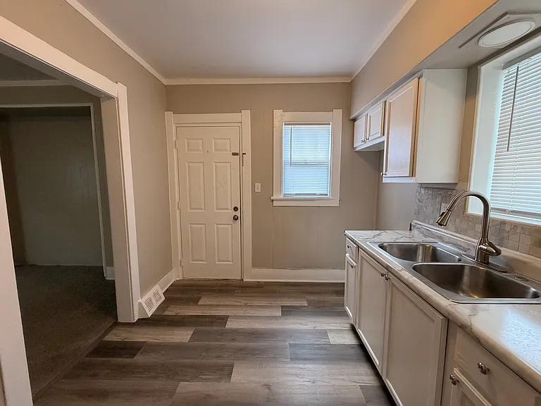 406 Utah St — Photo 8
