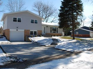 6743 Briargate Dr, Downers Grove, IL 60516