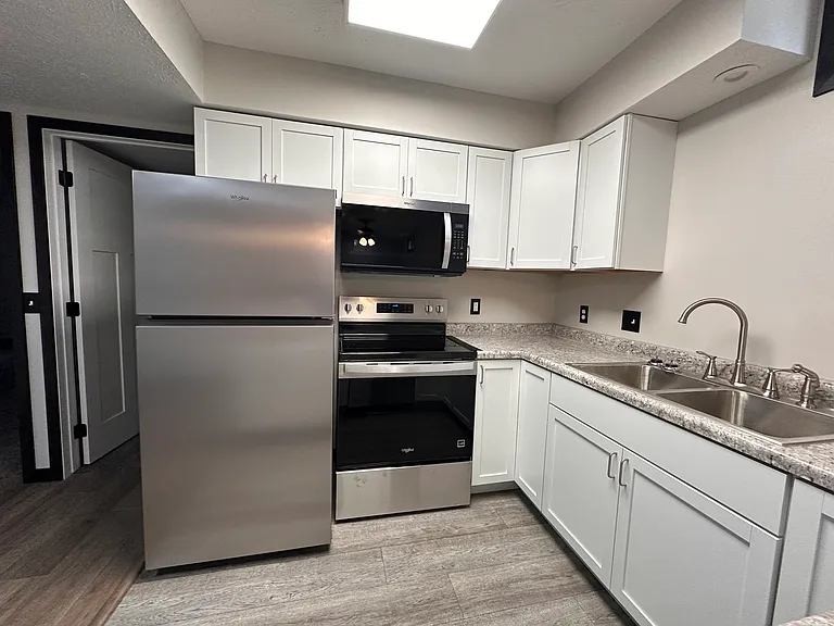 702 W 26th St #B — Photo 10