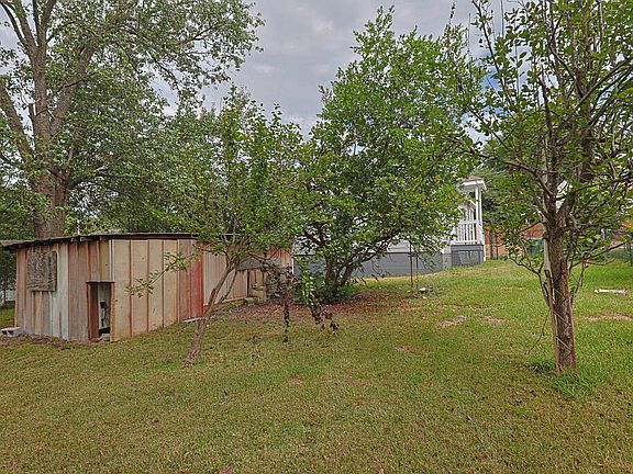 2nd image of 805 19th St