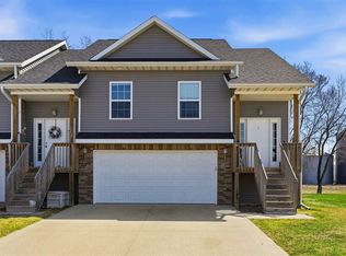 120 Aspen Ln, Hills, IA 52235