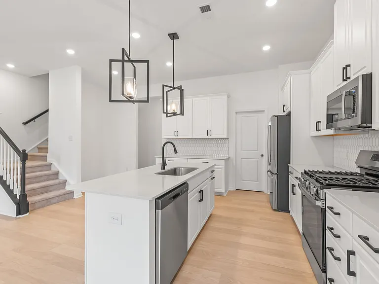 204 Silver Fleet Dr — Photo 10