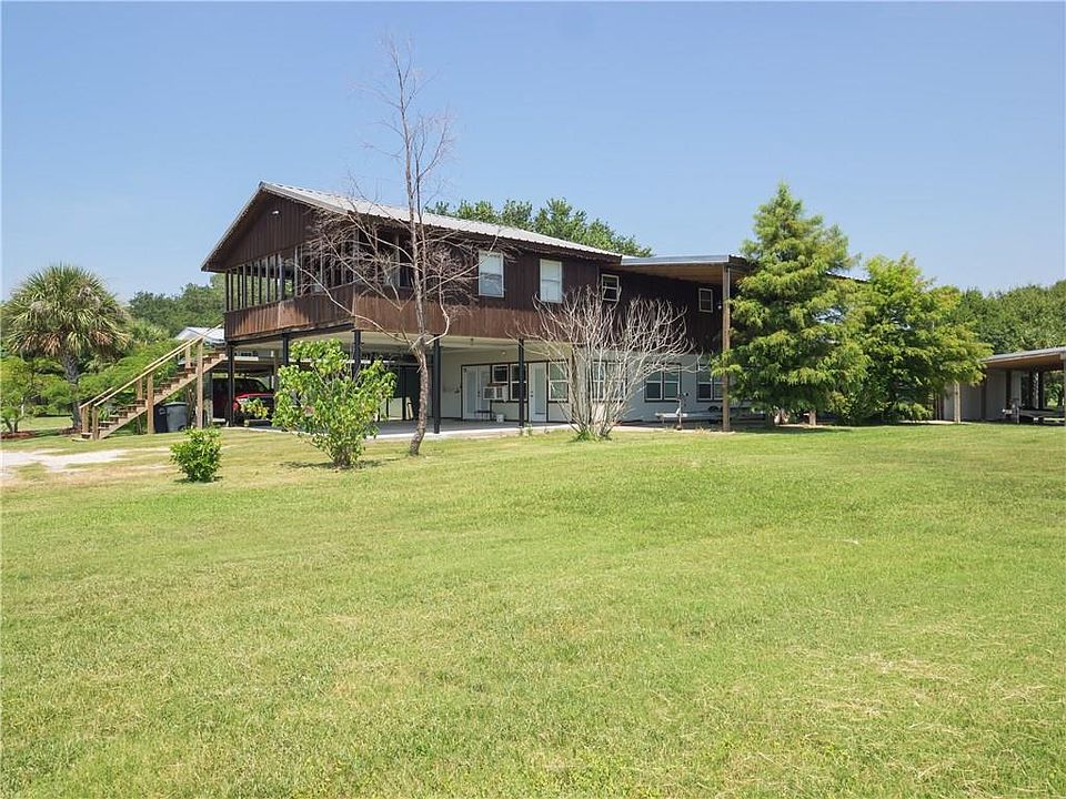 1st image of 371 Lake Breeze Dr