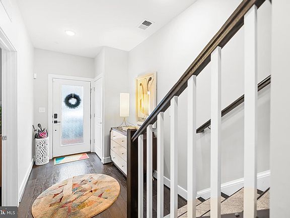 5th image of 422 Stabler Ln