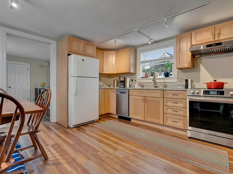 10 Dunn St #2 — Photo 1