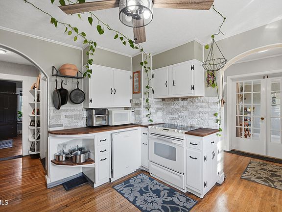 12th image of 251 Charleston St