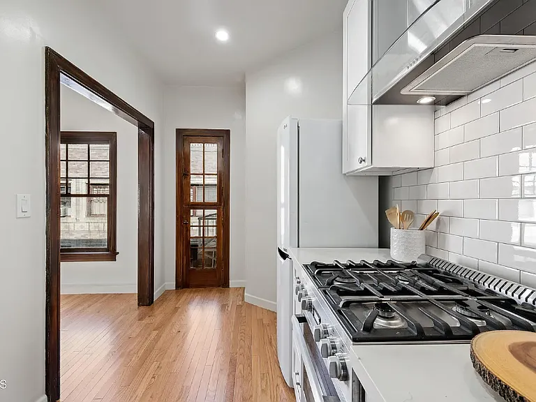 2121 James M Wood Blvd #410 — Photo 3