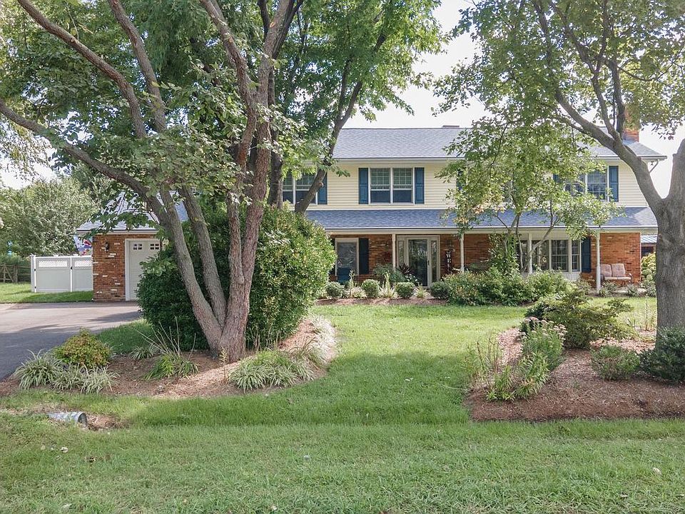 1st image of 317 Queen Anne Club Dr