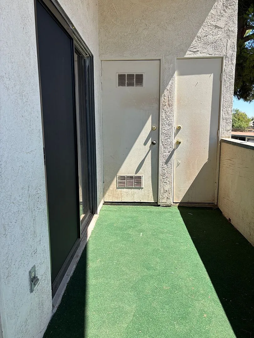 East Lancaster Condo — Photo 2