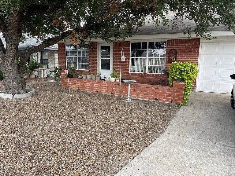 1901 Jefferson St — Photo 3