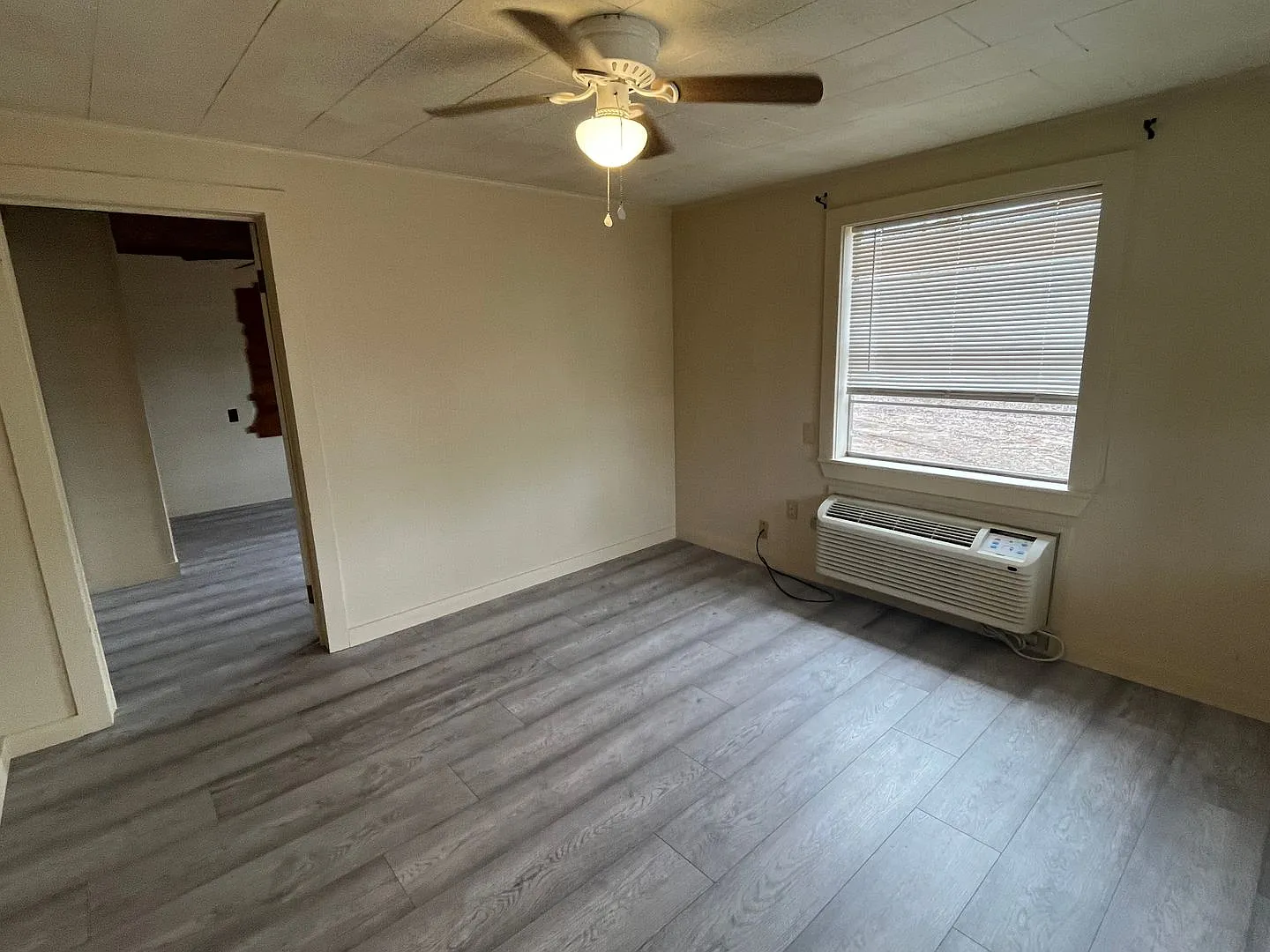 302 S Elizabeth Street — Photo 2