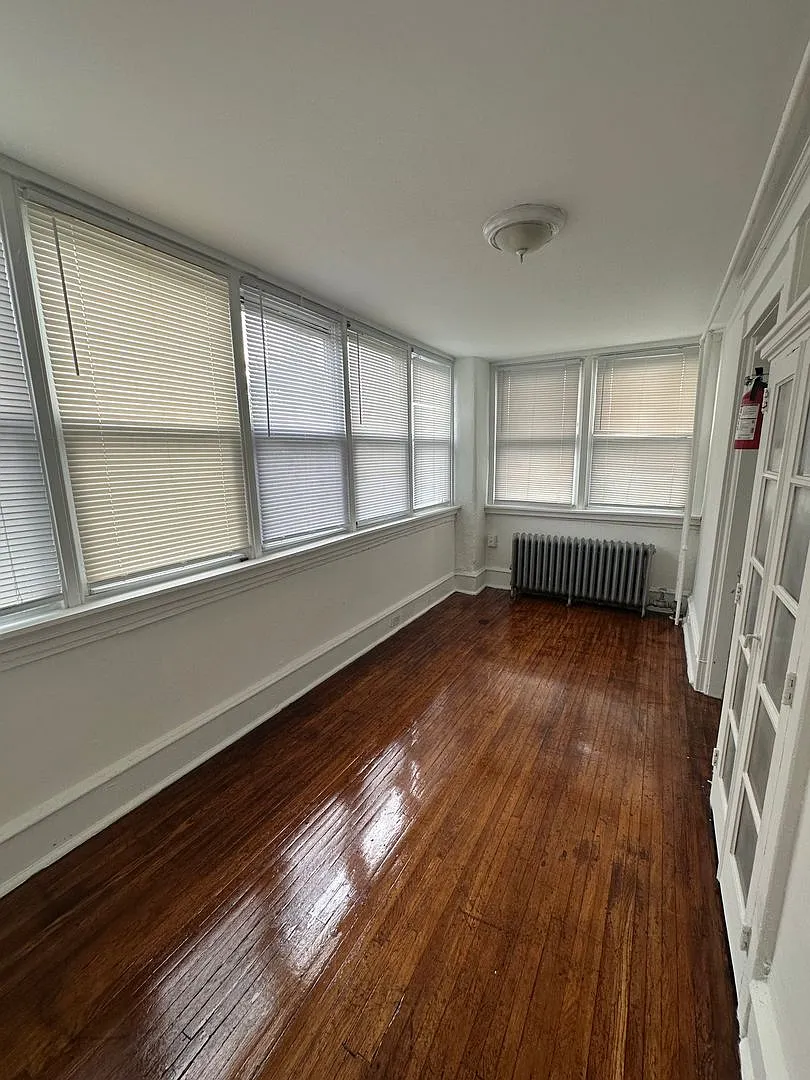48 S Wycombe Ave — Photo 2