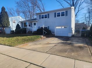 8 Eastlick Rd, Edison, NJ 08817