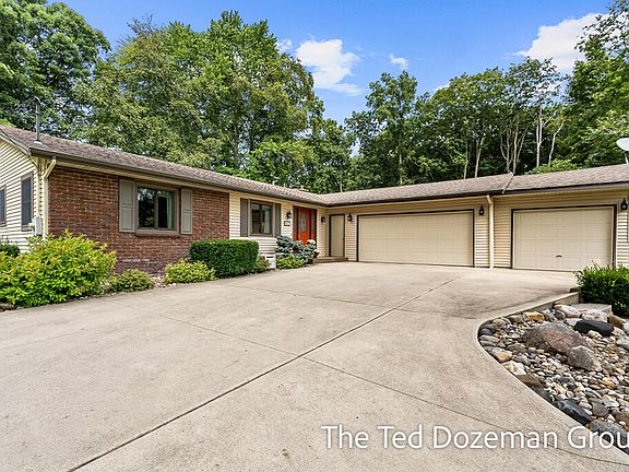 3rd image of 4517 Scenic Dr