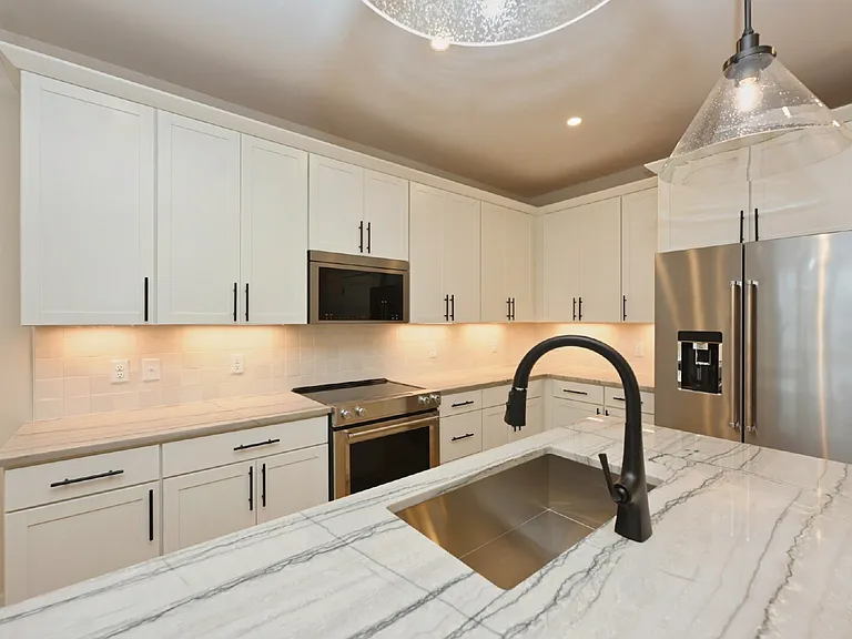 126 Zola Aly — Photo 3