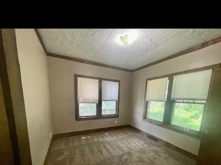 2853 Titus Ave — Photo 18