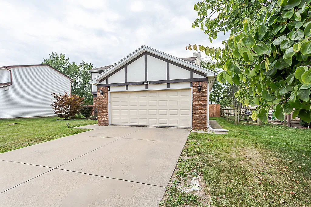4 bed, 3.5 bath, 1807 sqft, $2,600 — Photo 2