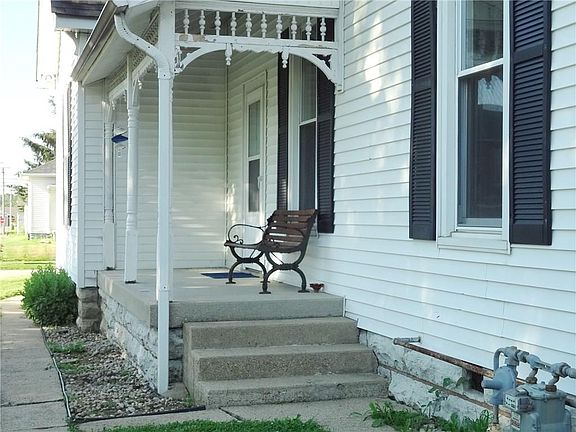 2nd image of 832 E North St