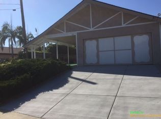 566 Galaxy Dr, Vista, CA 92083