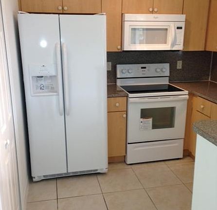 5th image of 1270 SE 27th St Unit 101
