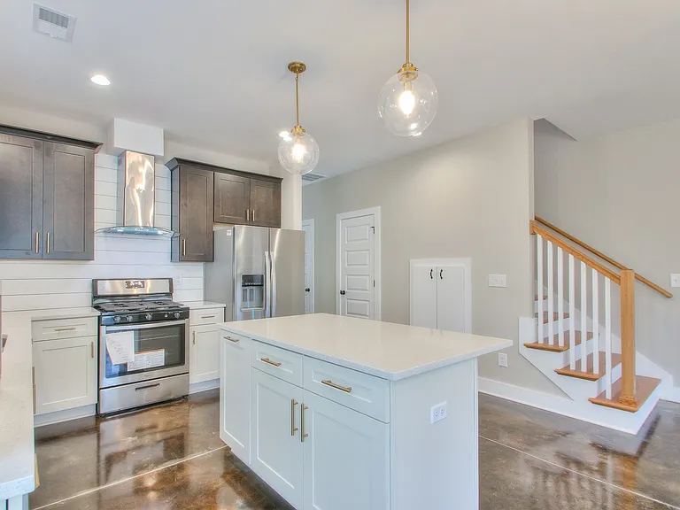 921 Spain Ave — Photo 5