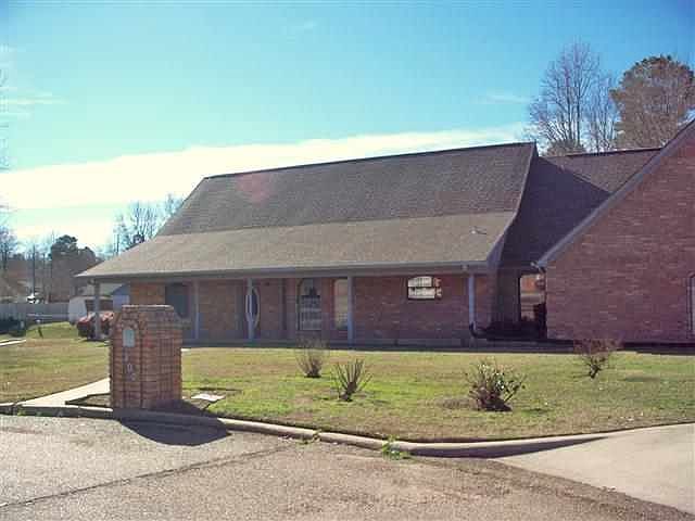 1st image of 300 Whippoorwill Ln