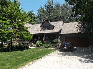 45 W Country Aire Dr, Forrest, IL 61741