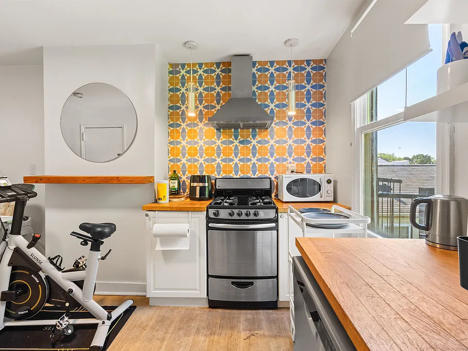 49 Jewett Ave #4