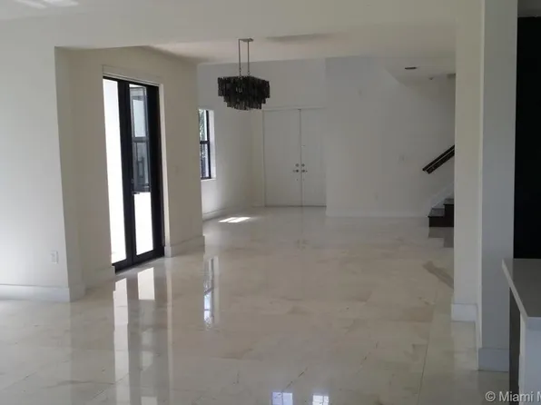 10445 NW 69th Ter, Doral, FL 33178