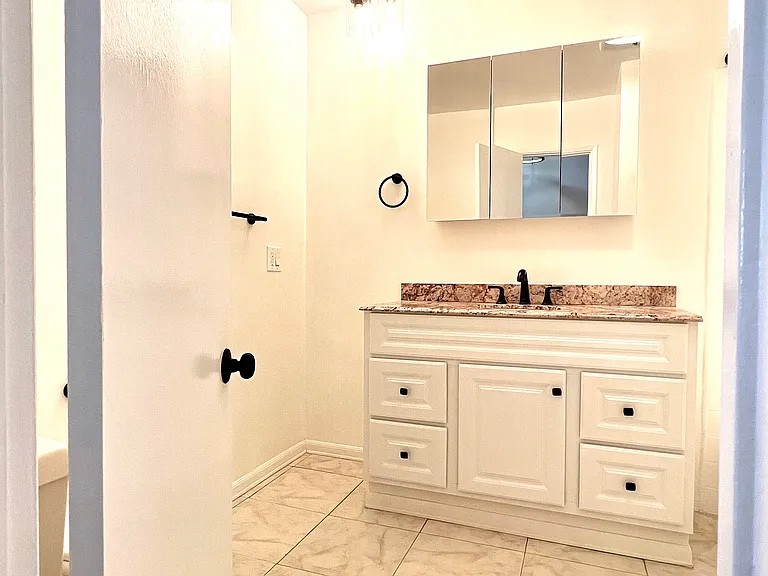 817 2nd St #101 — Photo 9