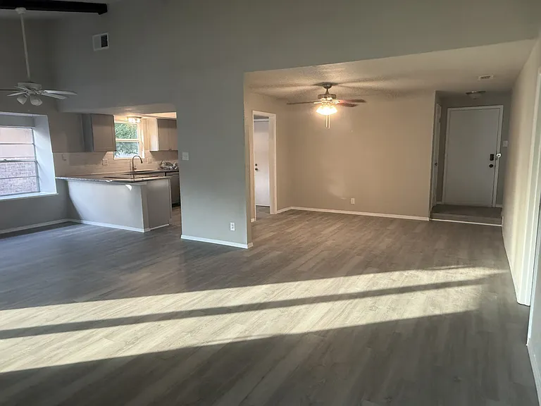 5009 Crestwood Dr — Photo 3