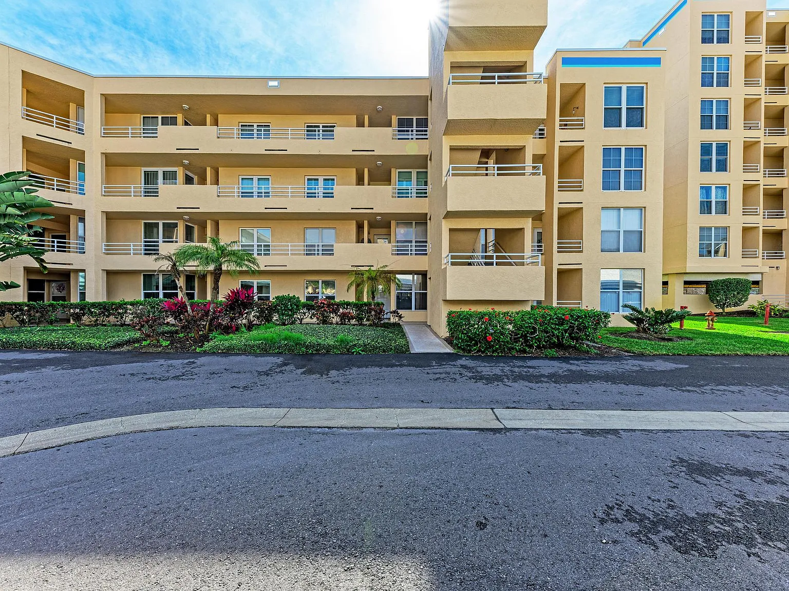 2 bed, 1376 sqft, $2,000 — Photo 2