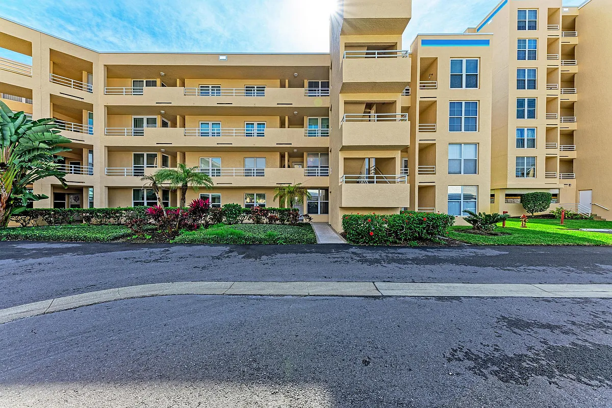 Building Photo - 4480 Fairways Blvd #109