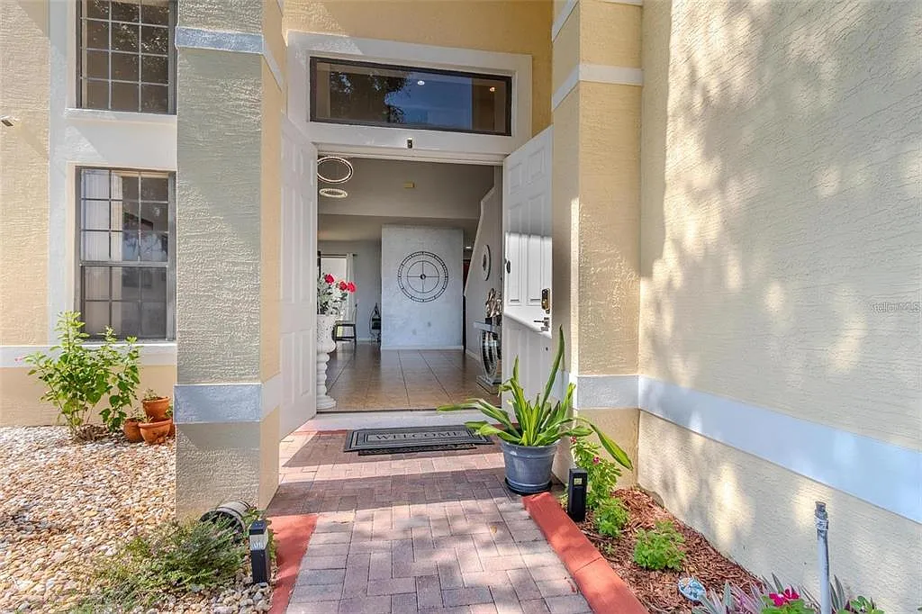 4 bed, 2.5 bath, 2187 sqft, $2,400 — Photo 4