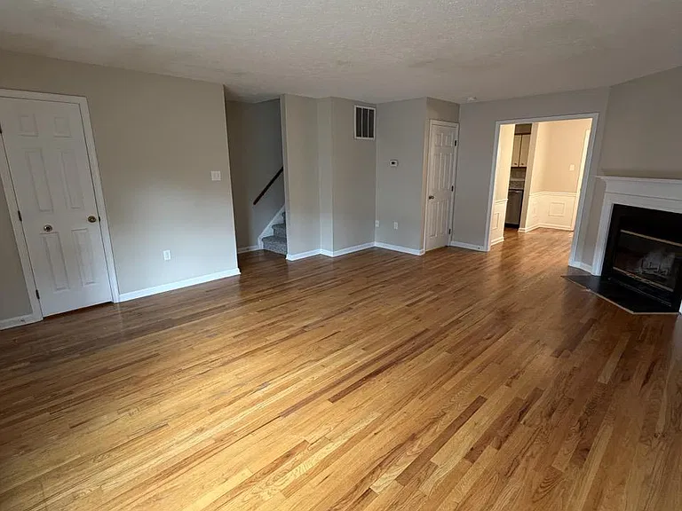 218 Tudor Dr — Photo 5
