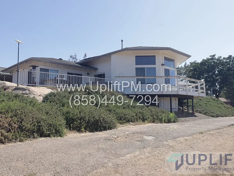 1425 Cedar St — Photo 18