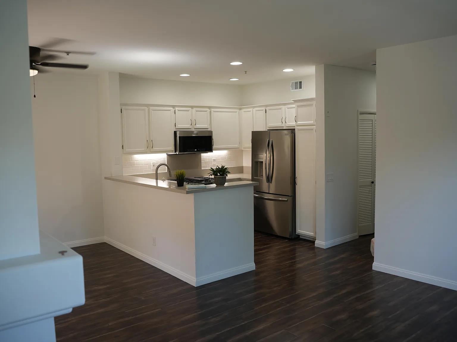 2 bed, 1050 sqft, $3,400 — Photo 4
