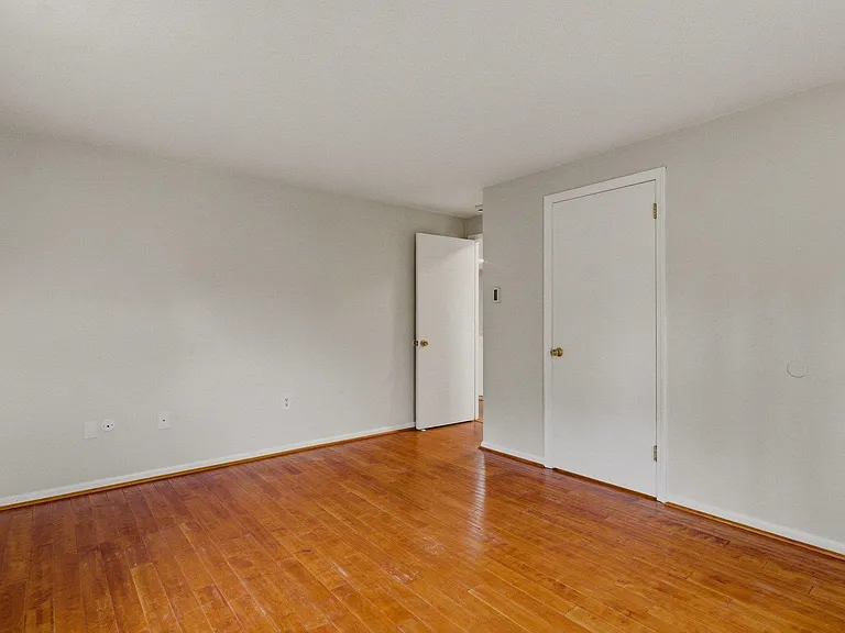 559 Sagamore Ave #15 — Photo 12