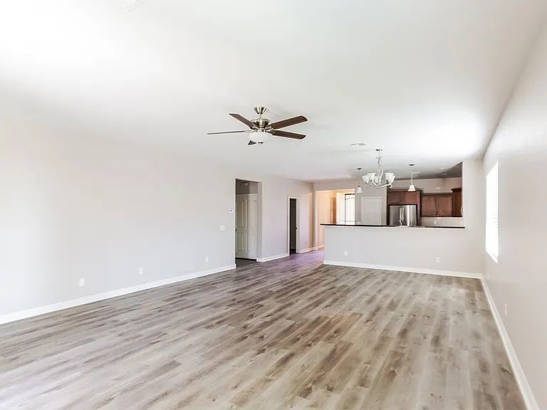 1862 S 237th Ave — Photo 3