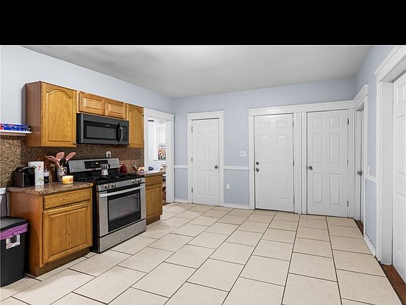 3rd image of 22 Suffolk St #22