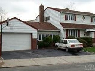 23 Park Cir, New Hyde Park, NY 11040