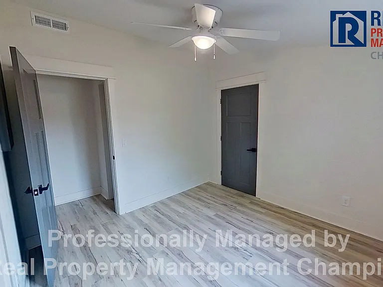 1109 Dock St — Photo 11
