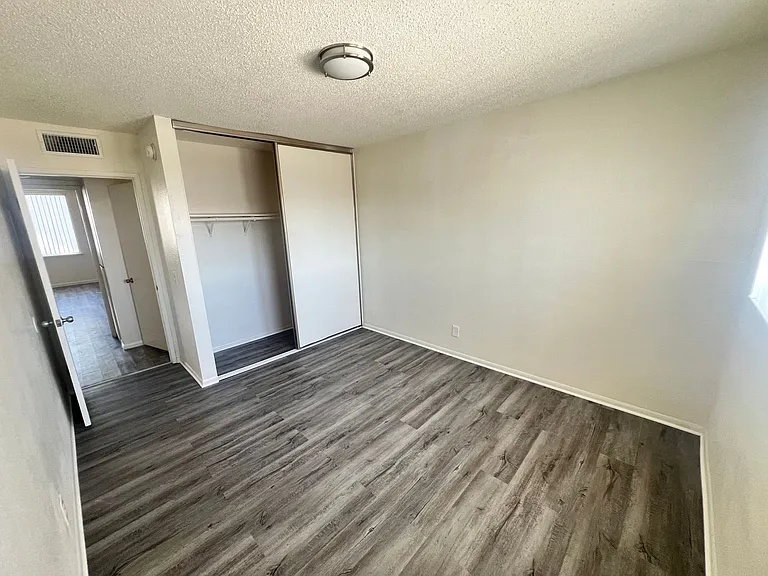 North Park Aparments — Photo 17
