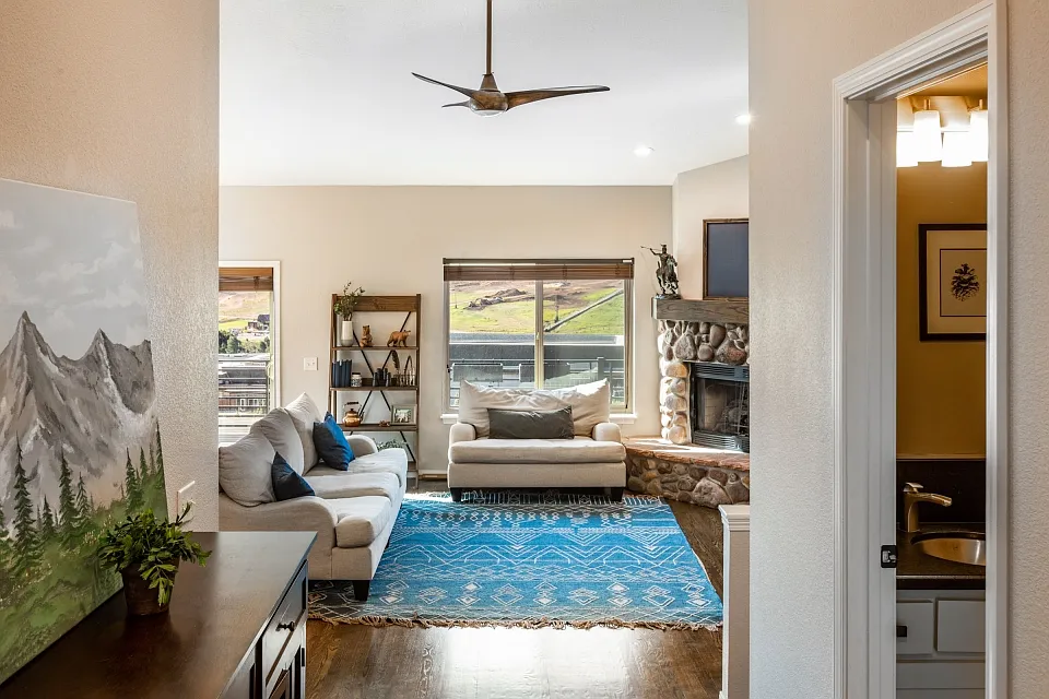 3 bed, 2.5 bath, 2865 sqft, $4,000 — Photo 2