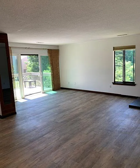 11 Greenbriar Dr — Photo 6