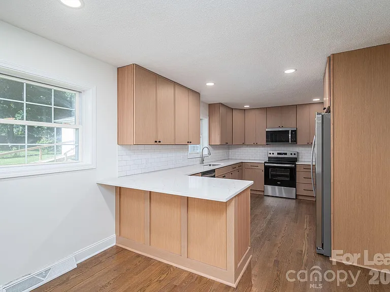 2020 Helen Dr — Photo 13